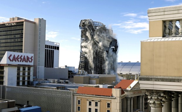 Wyburzono kasyno Donalda Trumpa [WIDEO] 