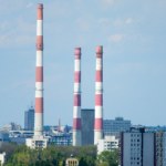 Wyburzono kultowe kominy EC-2 w Łodzi. Złożyły się jak zapałki