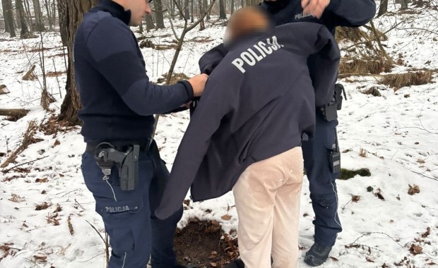 Wychłodzona i bosa 12-latka odnaleziona w lesie. Akcja policji w Małopolsce