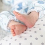 ​Wychłodzony noworodek w szafce. Zarzuty dla trzech osób