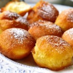 Wychodzą puszyste i delikatne. Bazą pączuszków jest serek waniliowy