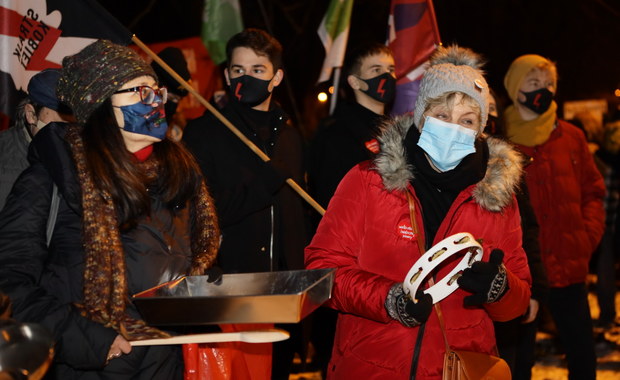 „Wychodzimy walić w gary”. Łódzki protest przeciwko zaostrzeniu przepisów aborcyjnych