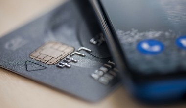 Wyciąg z karty w rękach skarbówki. Nowe raportowanie już od stycznia