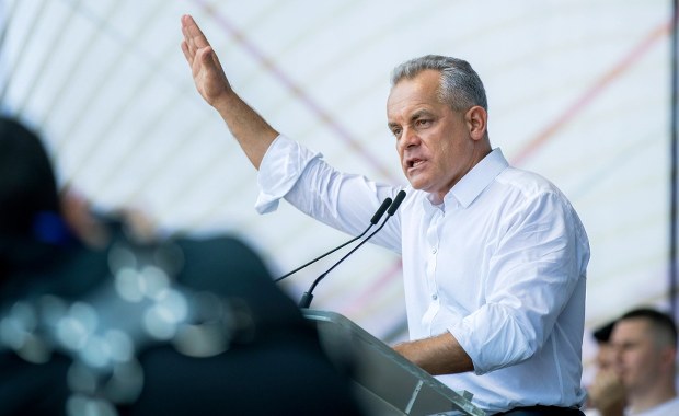 Wyciągnął z banków równowartość 12 proc. PKB. Oligarcha deportowany