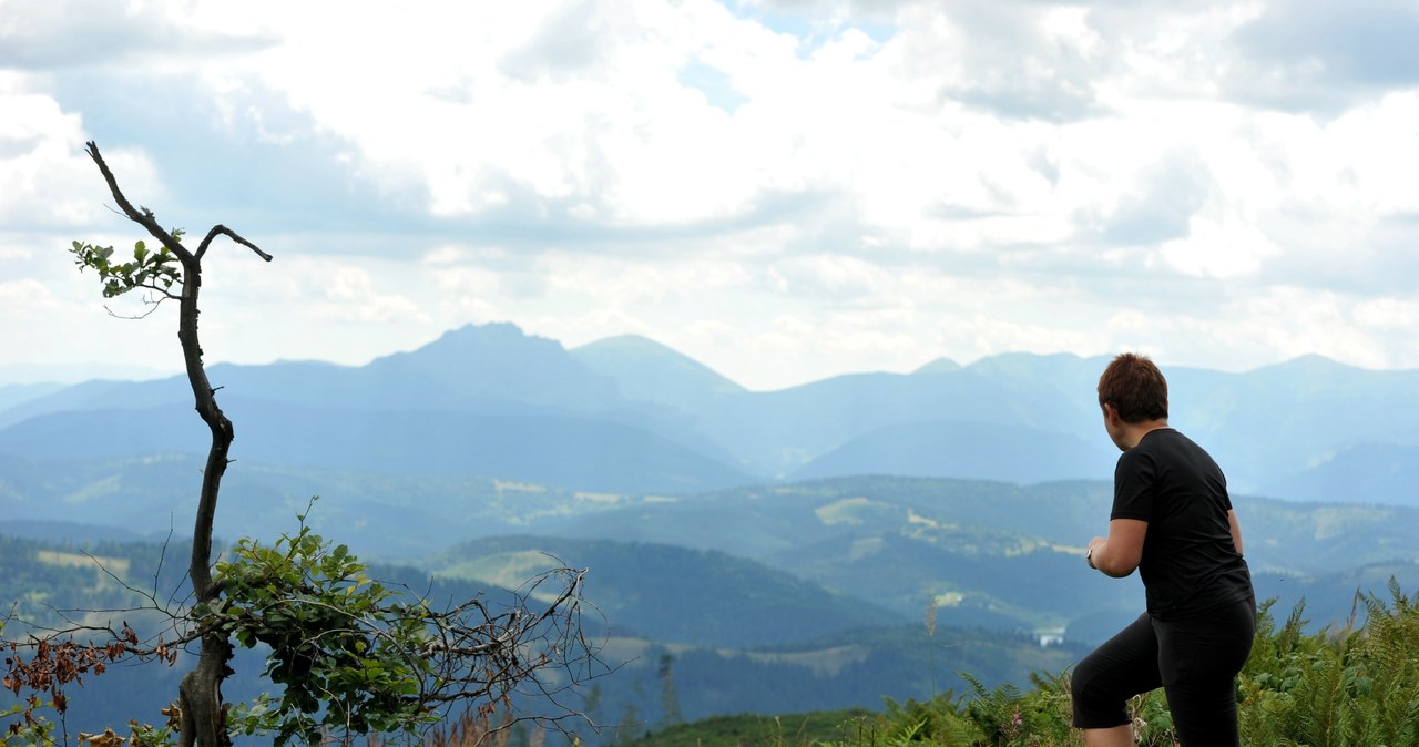 Wycieczka w góry bez tłumów jest możliwa, zarówno jeśli chodzi o Tatry, jak i inne pasma górskie. /East News