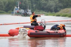 Wyciek mazutu z elektrowni Kozienice. Część dostała się do głównego nurtu Wisły