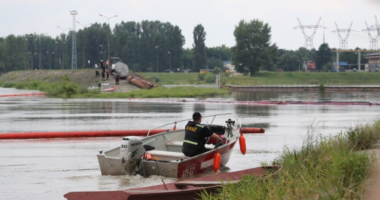 Wyciek mazutu z elektrowni Kozienice. Część dostała się do głównego nurtu Wisły