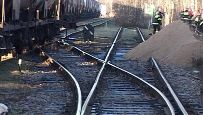 Wyciekło 60 ton oleju napędowego w podolsztyńskim Gutkowie