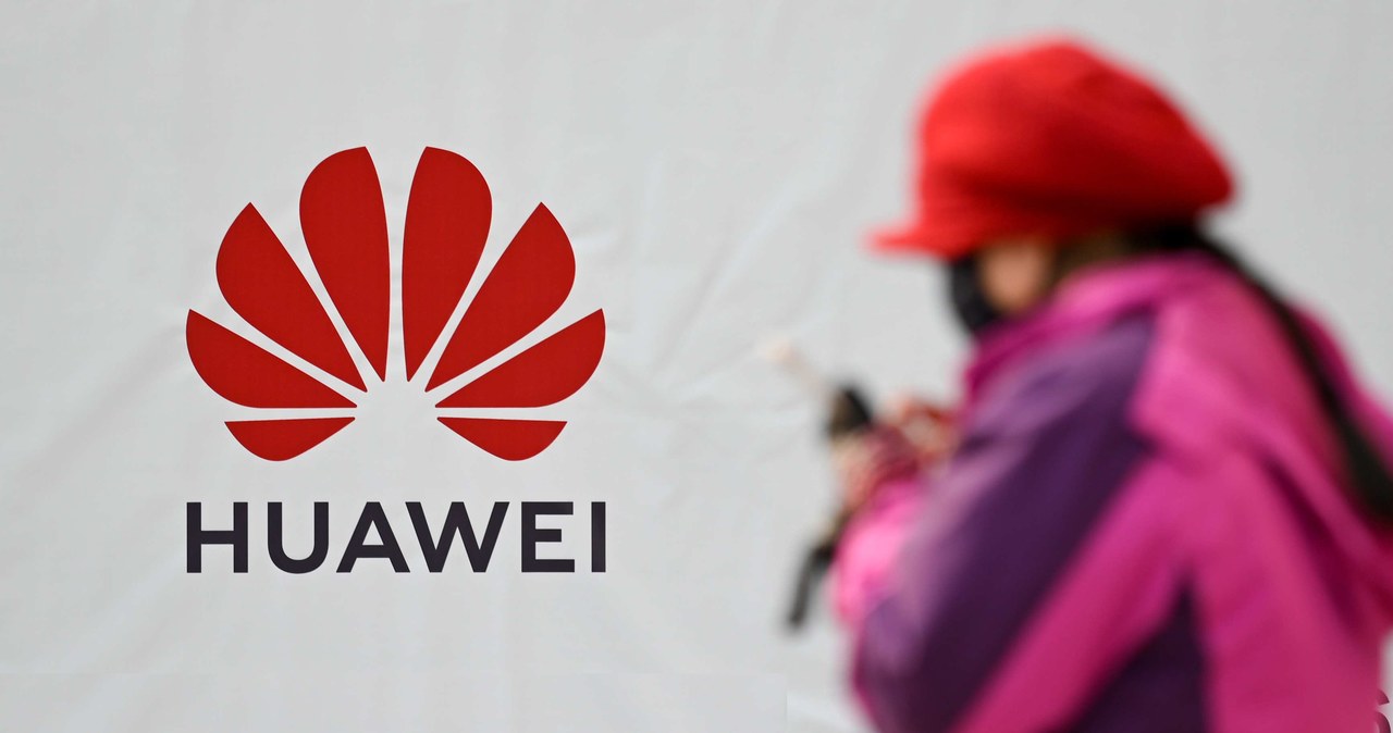 Wyciekły dokumenty wskazujące na czynny udział Huaweia w rozwoju technologii inwigilacyjnych, których używa chiński rząd /AFP