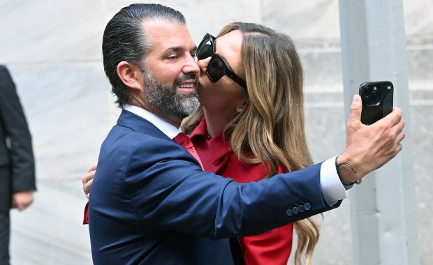 ​Wyciekły prywatne numery telefonów znanych osób. Na liście m.in. syn Trumpa