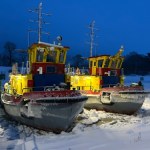Wycięta rynna w lodzie. Tak lodołamacze ratują Wisłę przed zatorami
