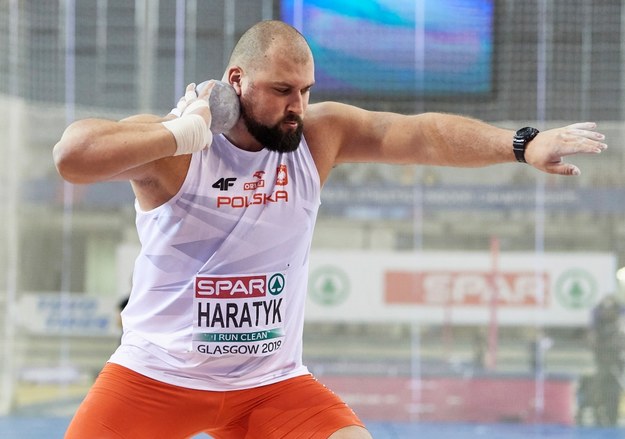 wycięzca finałowego konkursu pchnięcia kulą Polak Michał Haratyk podczas lekkoatletycznych halowych mistrzostw Europy w Glasgow / 	Adam Warżawa    /PAP