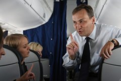 Wyczarterowany przez rząd samolot odbył swój pierwszy lot