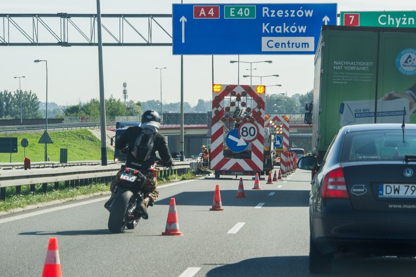 Wydatki na utrzymanie autostrad będą rosnąc (przy okazji: uwaga, motocykle są wszędzie) /Tadeusz Koniarz /Reporter