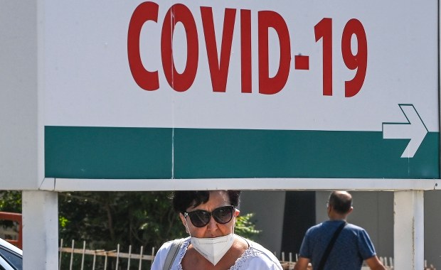 Wydłużenie kwarantanny i 30 tys. zł kary za okłamanie sanepidu. Rząd ma pomysł na zmianę przepisów