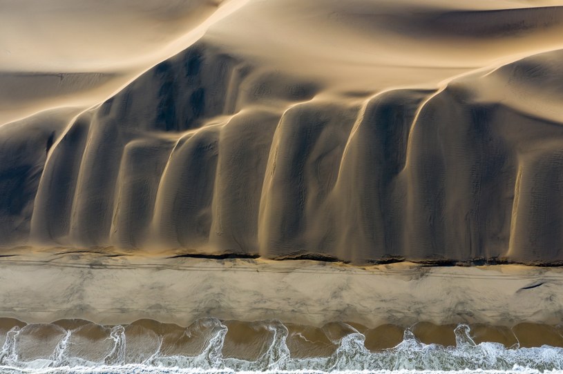 Wydmy i ocean. /foto: David Rouge /domena publiczna