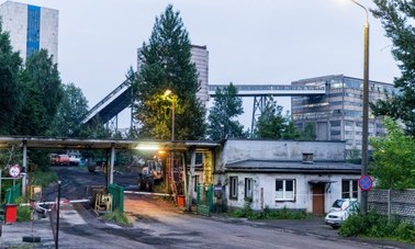 Wydobycie na powierzchnię ciał górników "bardzo trudne" 