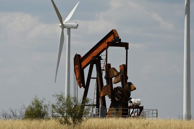 Wydobycie ropy w Teksasie /LARRY W. SMITH /PAP/EPA