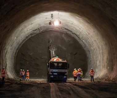 Wydrążono połowę tunelu na budowie Zakopianki