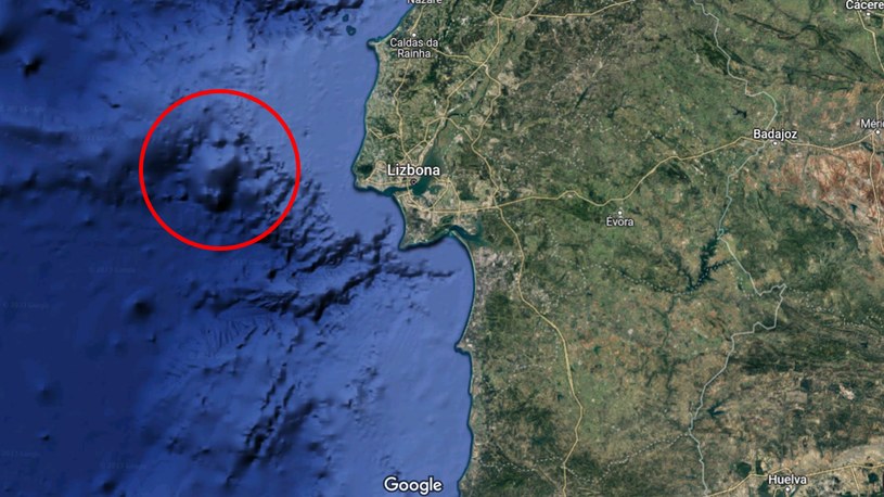 Wygasły wulkan znajduje się u wybrzeża Portugalii /Google Maps /domena publiczna