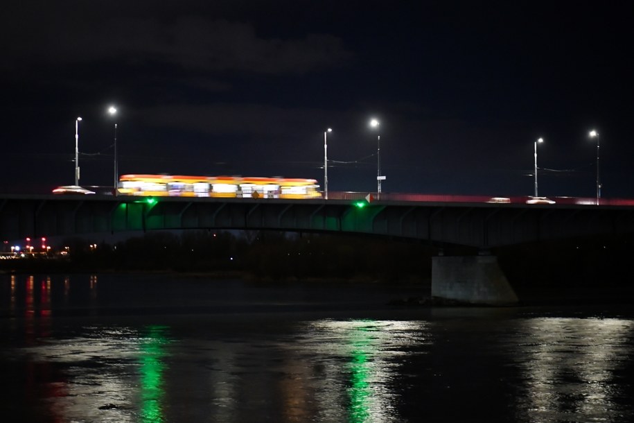 Wygaszona iluminacja na Moście Śląsko-Dąbrowskim w Warszawie /Andrzej Lange /PAP