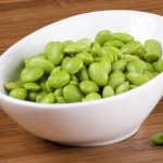 edamame Wygląda jak bób, smakuje jak orzechy i czyni cuda z ciśnieniem. Najlepsza dla kobiet po 50.