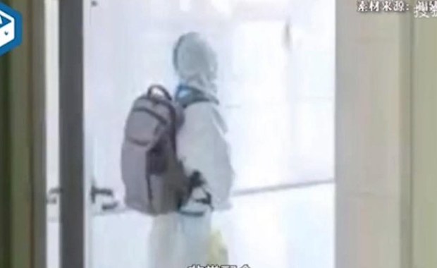 Wygląda jak mały kosmita. 4-latek z koronawirusem ofiarą polityki "zero tolerancji"