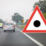 czarne punkty Wygląda jak połącznie znaku zakazu i ostrzegawczego. Co znaczy znak z kropką?