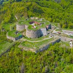 Wygląda jak Toskania, a leży na Śląsku. Piękna twierdza, brak tłumów i dobre ceny