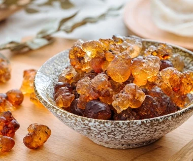 Wygląda jak żelki, ale możesz nią zagęścić zupę. Azjatki jedzą na potęgę, bo wygładzają zmarszczki