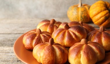 Wyglądają jak dynie, ale to pyszne bułeczki. Na śniadanie będą idealne 