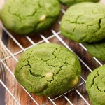 Wyglądają średnio, ale smakują genialnie. Zielone ciastka mocy z niespodzianką