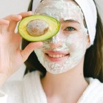 domowa maseczka Wygładź cerę dojrzałą maską z awokado i oleju z pestek winogron