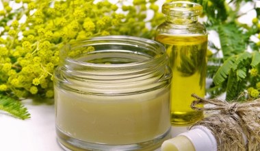 Wygładź stare rozstępy domowym kremem. Bazą jest znane masło do ciała