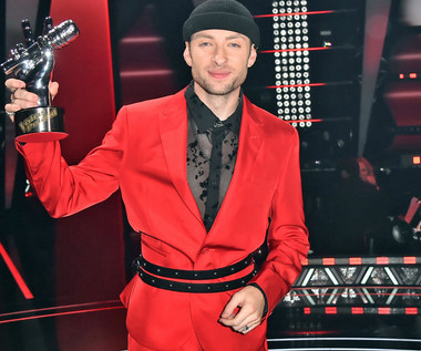 Wygrał "The Voice of Poland", teraz chce pojechać na Eurowizję. Dominik Dudek prezentuje "Be Good"