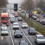 Wyjadą w nocy i zamalują 800 km ulic w Warszawie. Już się szykują