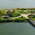 Wyjątkowa atrakcja na środku zalewu. Polska Arkadia zachwyca też jesienią