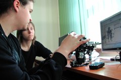 Wyjątkowa lekcja informatyki w Szczecinie. Uczą się programowania robotów