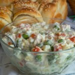 przekąski Wyjątkowa sałatka na Boże Narodzenie. W tym roku zrobisz zamiast jarzynowej