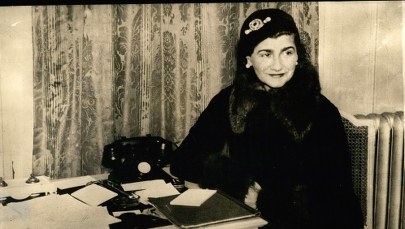 Wyjątkowa wystawa. 200 strojów autorstwa Coco Chanel w Londynie