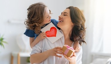 Wyjątkowe prezenty na Dzień Mamy w Empiku. Sprawdź, co kupisz od 29,99 zł