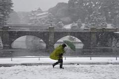 Wyjątkowo ciężka zima utrudnia życie Japończykom