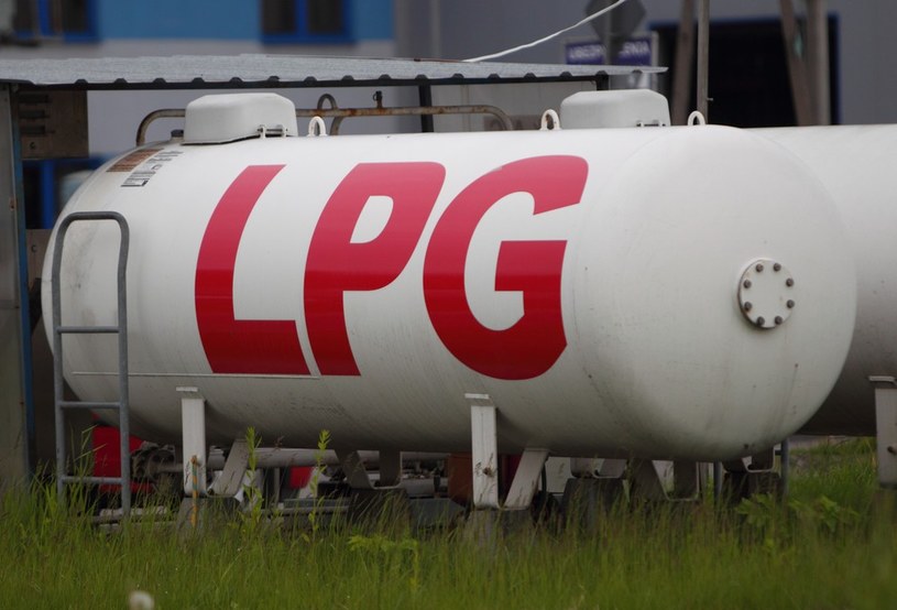 Wyjątkowo niskie ceny LPG pozwolą szybko odzyskać pieniądze zainwestowane w instalację gazową /Stanisław Kowalczuk /East News