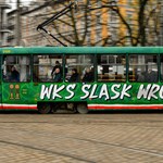 Wyjątkowy tramwaj we Wrocławiu. Pomalowali go fani Śląska