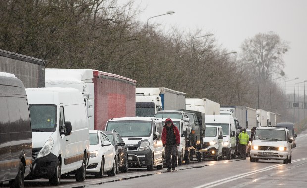Wyjazd z Polski w Dorohusku. Kierowcy tirów czekają 16 godzin
