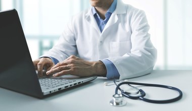 Wyjazd za granicę i inna praca na L4? Rząd szykuje kontrowersyjną rewolucję