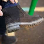 buty zamszowe czyszczenie Wyjmuję z chlebaka i czyszczę zamszowe buty. Są czyste jak łza, bez zacieków i przetarć
