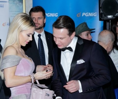 "Wyklęty" to oparty na faktach film, którego akcja toczy się w Polsce, w drugiej połowie lat 40. XX wieku. Jego bohaterami są członkowie zbrojnego podziemia niepodległościowego, walczący z władzą ludową o powojenny kształt Polski. Ludzie, którzy mimo olbrzymiej przewagi resortu bezpieczeństwa, wspieranego przez radzieckie NKWD, walczyli do końca o swoją sprawę.

Na zdjęciu: Doda i dystrybutor obrazu, Michał Kondrat.