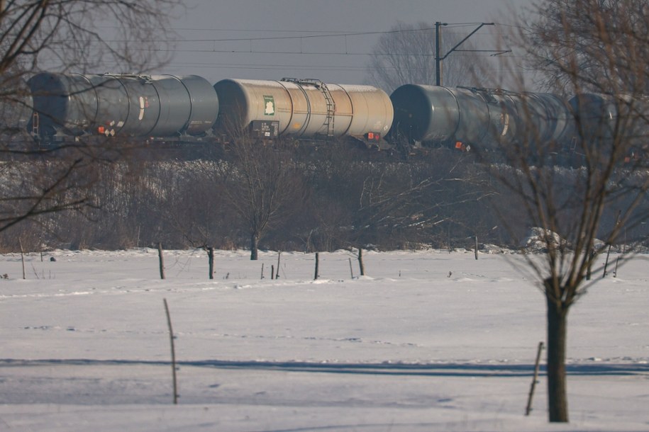 Wykolejony pociąg towarowy w okolicach miejscowości Jaroszowa Wola /	Leszek Szymański   /PAP