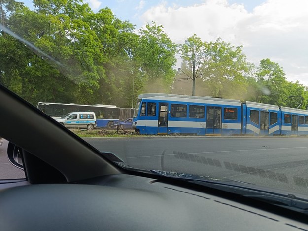 Wykolejony tramwaj w krakowskiej Nowej Hucie /Gorąca Linia RMF FM